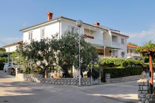 Rooms with a parking space Krk - 5371