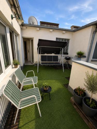 Comfortable Furnished Room in Shared Apartment -D