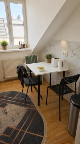 Comfortable Furnished Room in Shared Apartment -D