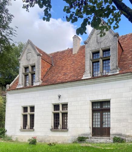 an old white building with a red roof at Domaine Lainault - Logement des Vignerons in Lhomme