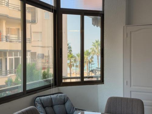 Modern Beachside 2-bed Apartment in Calpe Centre