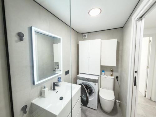 Modern Beachside 2-bed Apartment in Calpe Centre