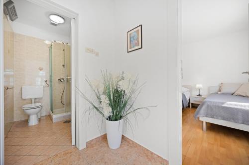 Apartment With a Garden