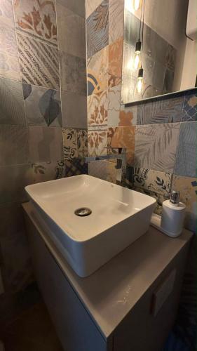 a bathroom with a white sink and a mirror at Residenza SOGNO in Biella