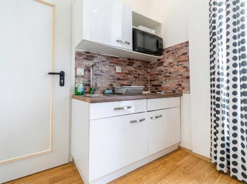 Affordable Apartment 6 Minutes from Lugner City Sleeps 3