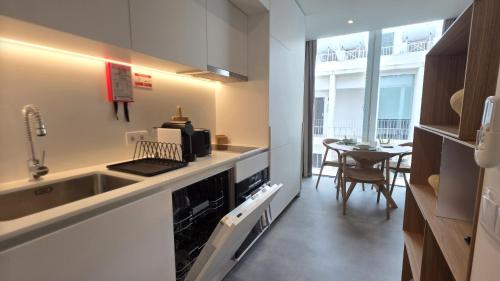 A Proa do Moliceiro WHITE 405 - Main Avenue