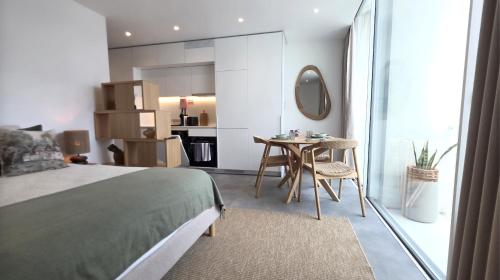 A Proa do Moliceiro WHITE 405 - Main Avenue