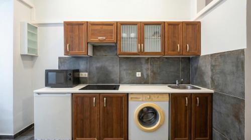 Simple Apt, with full kitchen Wiener Stadthalle