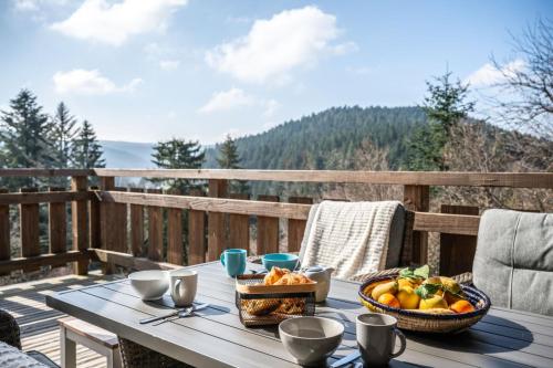 Chalet Le Carnotzet Luxury Chalet with Covered Hot Tub Panoramic Sauna