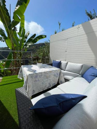 Charming hill view retreat