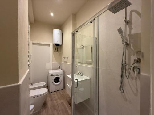 a bathroom with a shower and a toilet and a sink at City Loft in Piacenza