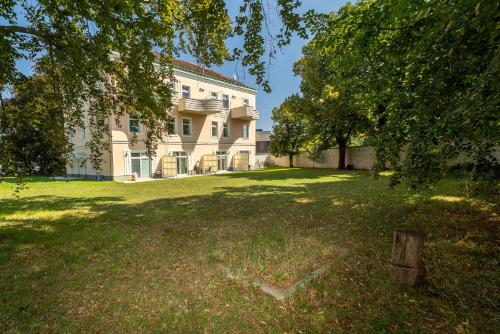 Garden Stay Vienna Airport - by myNests