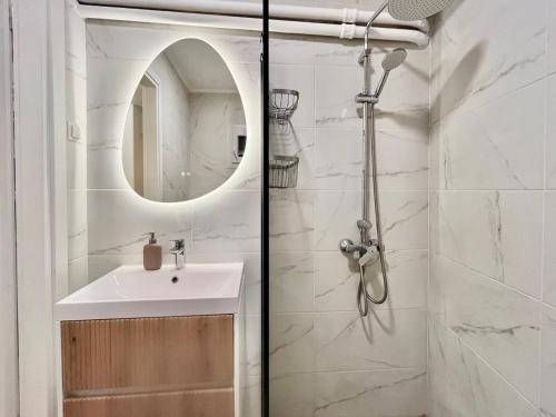 New lower level Eco apartment in Pagkrati -1
