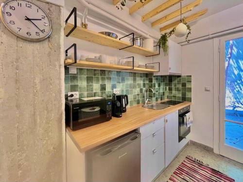 New lower level Eco apartment in Pagkrati -1