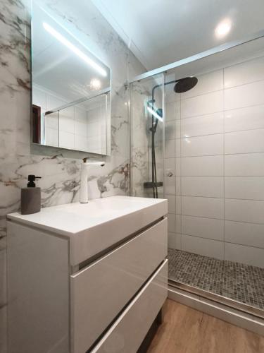 Stylish Garden Apartment by GALMI