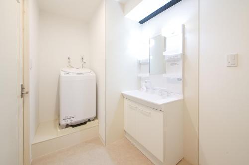 Namba Kuromon 201-Hokusai House 3 Min to Dotonbori 6BR Sleeps 18