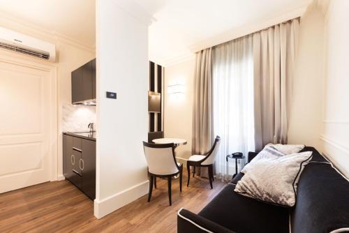 a bedroom with a bed and a table and chairs at Verona House Aparthotel in Verona