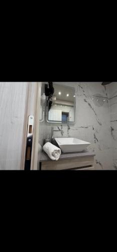 Aggelos Room 5