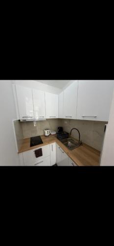 Aggelos Room 5