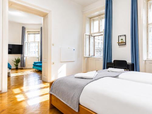Cozy 2BR Apt for Up To 6P, Near Wiener Stadthalle