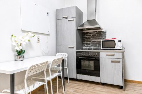 Cozy 2BR Apt for Up To 6P, Near Wiener Stadthalle