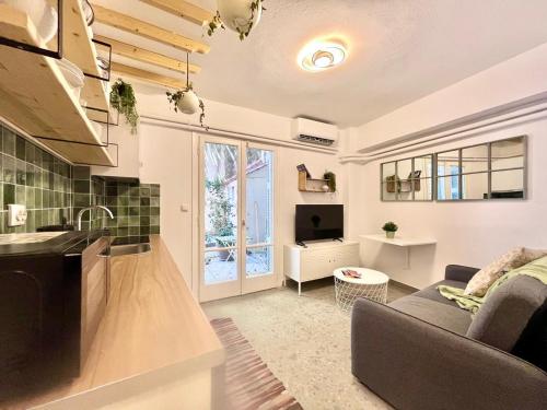 Central 1BR Apt near Syntagma