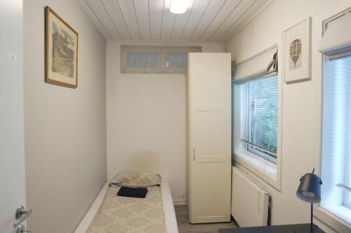 a small room with a bed and a window at The Cozy Oslo Stay in Oslo