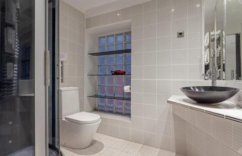 Modern 2BD Apartment 14 mins to the Eiffel Tower