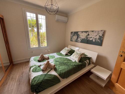 La campagne en ville piscine, jardins et 2 chambres tout confort