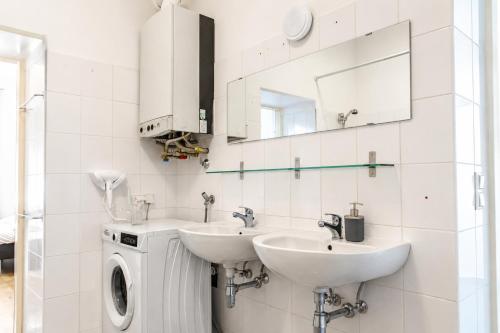 Spacious Two Bedroom Apartment Near Wiener Stadthalle