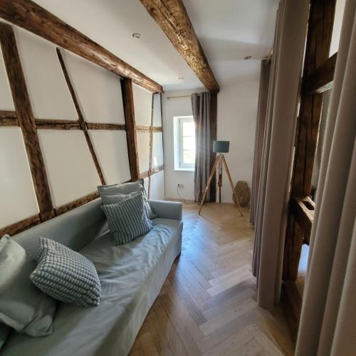 a living room with a couch and a window at Le FENUA in Colmar