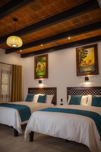 a bedroom with two beds in a room at Rincon del Buey Resort in Copán Ruinas