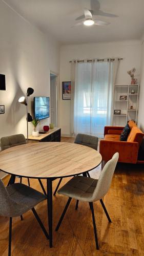 Authentic Nice Port Apartment - Walk Everywhere