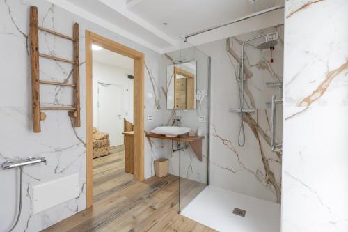 a bathroom with a shower and a sink at Hotel Venezia in Rocca Pietore