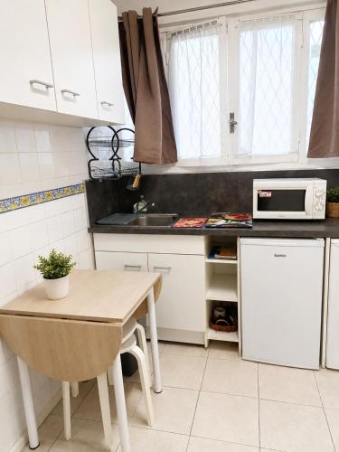 Nice centre- small pied-a-terre near beaches