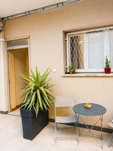 Nice centre- small pied-a-terre near beaches