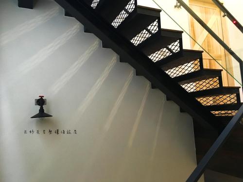 a spiral staircase in a building with a statue on it at True-FDs Inn in Xiaoliuqiu