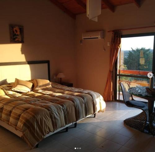a bedroom with a bed and a large window at Apart hotel Agua Dorada in Cavalango