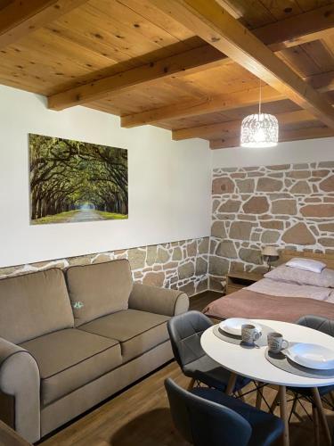 a living room with a couch and a table at Patakparti Pihenő in Cserépfalu