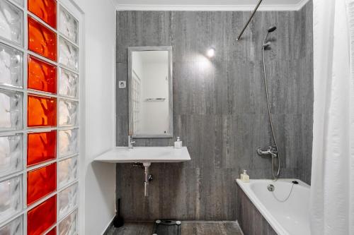 WHome Prime Alfama Apartment with Tagus River Views