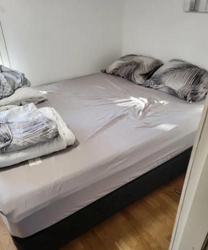 a large bed in a room with a bed frame at Axelin talo in Iitti