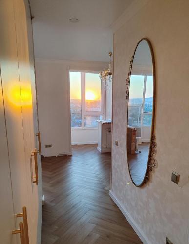 a room with a mirror on the wall at Gorgeous view apt riscanovca in Chişinău
