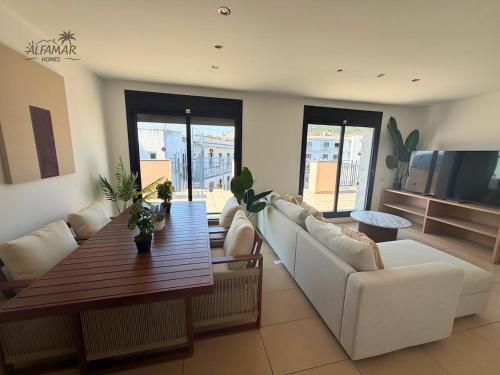 Bella Suite - Modern Apartment with Parking & Pool