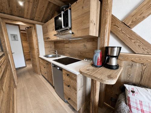 Studio Style Chalet pour 3 Pers, Balcon, Pied des Pistes, Réberty 2000 - FR-1-452-85