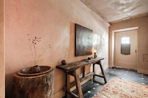 a room with a table and a vase on the wall at Boutique Hotel Verne Dreams in Ghent