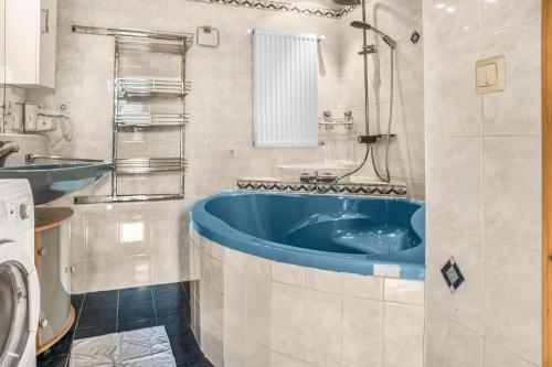 Elegant Apartments & Rooms Near Danube With Garden Access