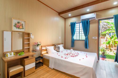 a bedroom with a bed and a desk and a mirror at Mai House Homestay - Long-term rental in Hoi An, Da Nang in Thanh Ðông (1)