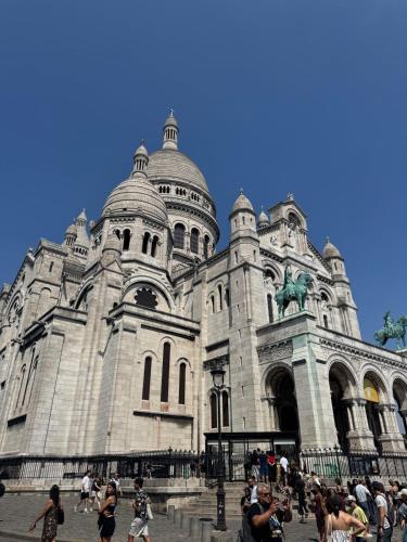 2-room apartment, heart of Montmartre, sleeps 4