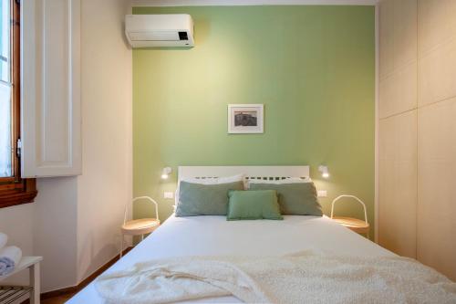 Luminoso Appartamento con Giardino e Terrazza Privati - 2 Camere - Parcheggio Comodo