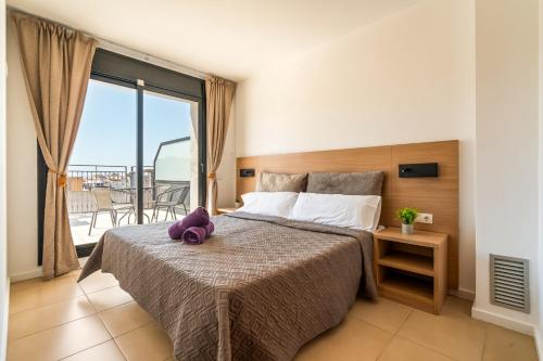 Bella Suite - Modern Apartment with Parking & Pool